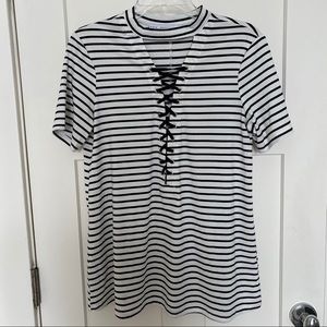 Cries cross v neck t-shirt